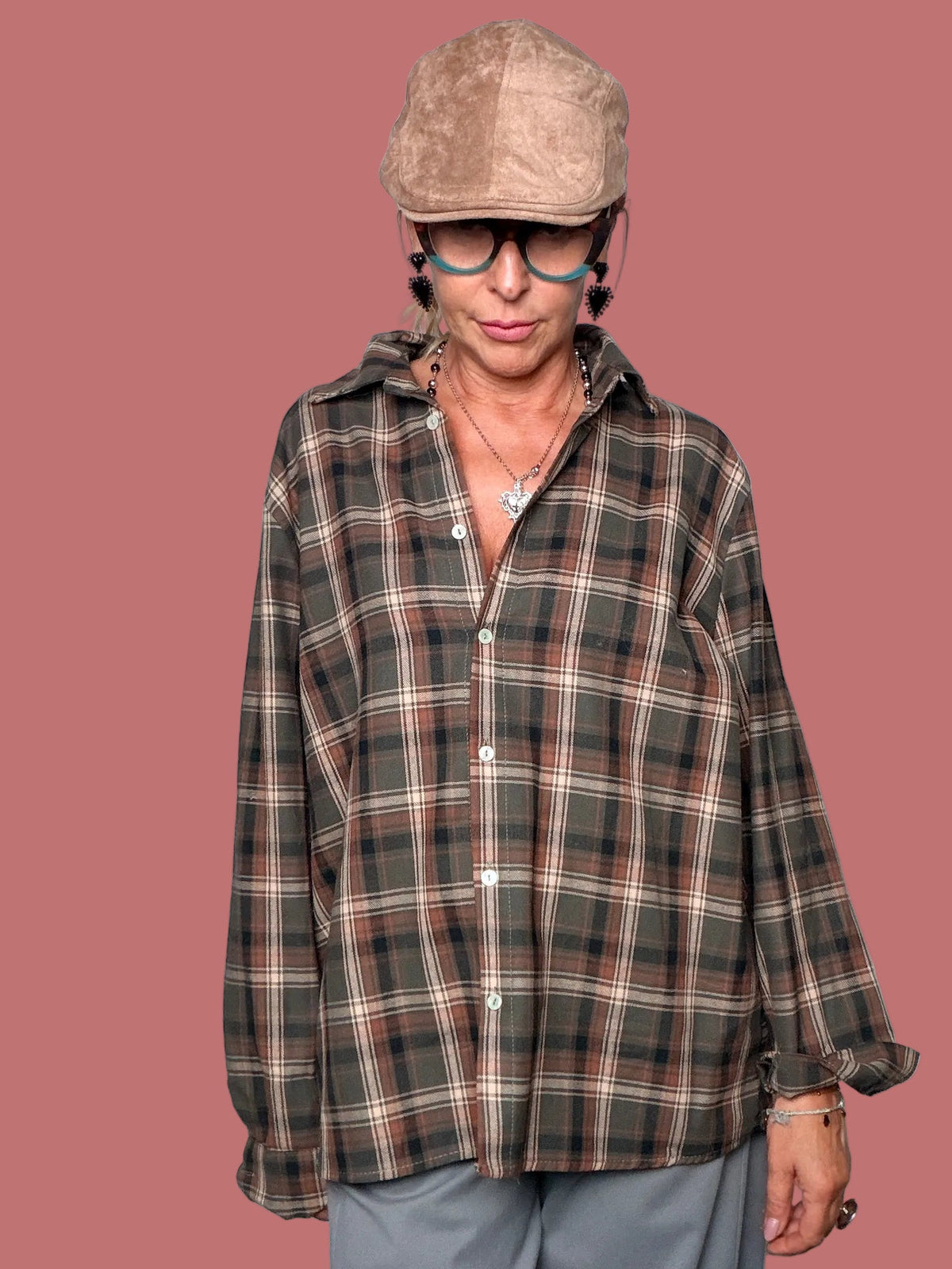 Camicia Deja Vu a quadri moro, grigio e beige, con bottoni e linea morbida