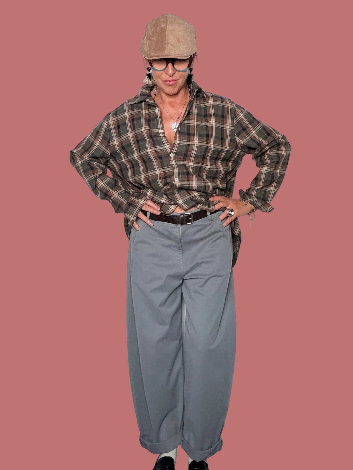 Pantalone a ovetto Deja Vu grigio con gamba ampia e risvolto al fondo