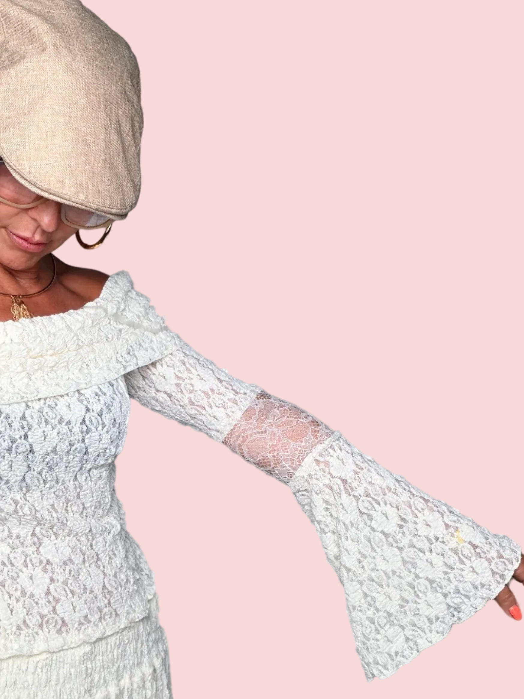 Top Pizzo Off-Shoulder con Maniche a Campana