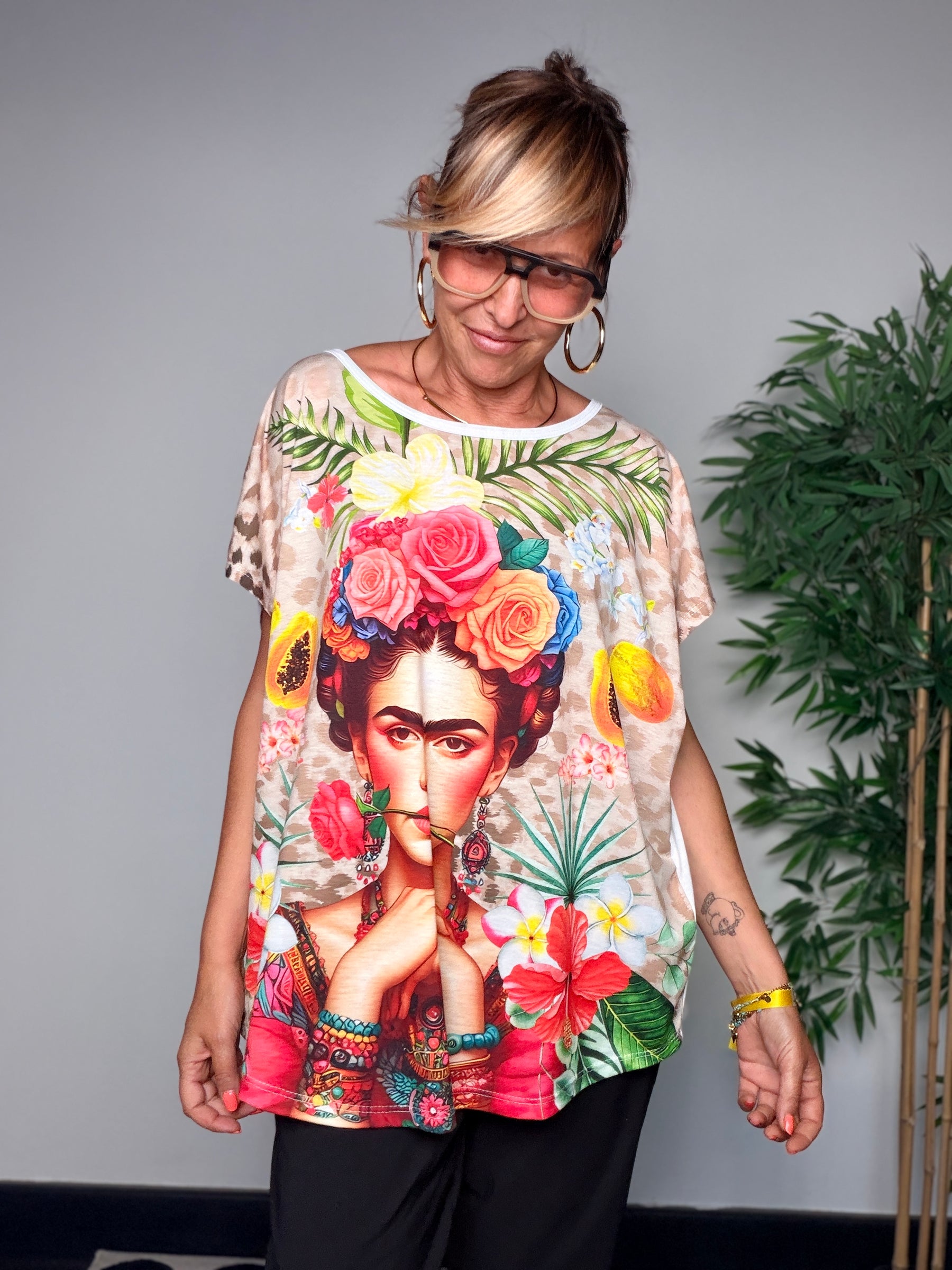 T-Shirt Oversize con Stampa Artistica