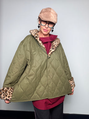 Giacca trapuntata con collo in eco-pelliccia leopardata Flo&Poi