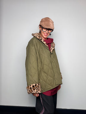 Giacca trapuntata con collo in eco-pelliccia leopardata Flo&Poi