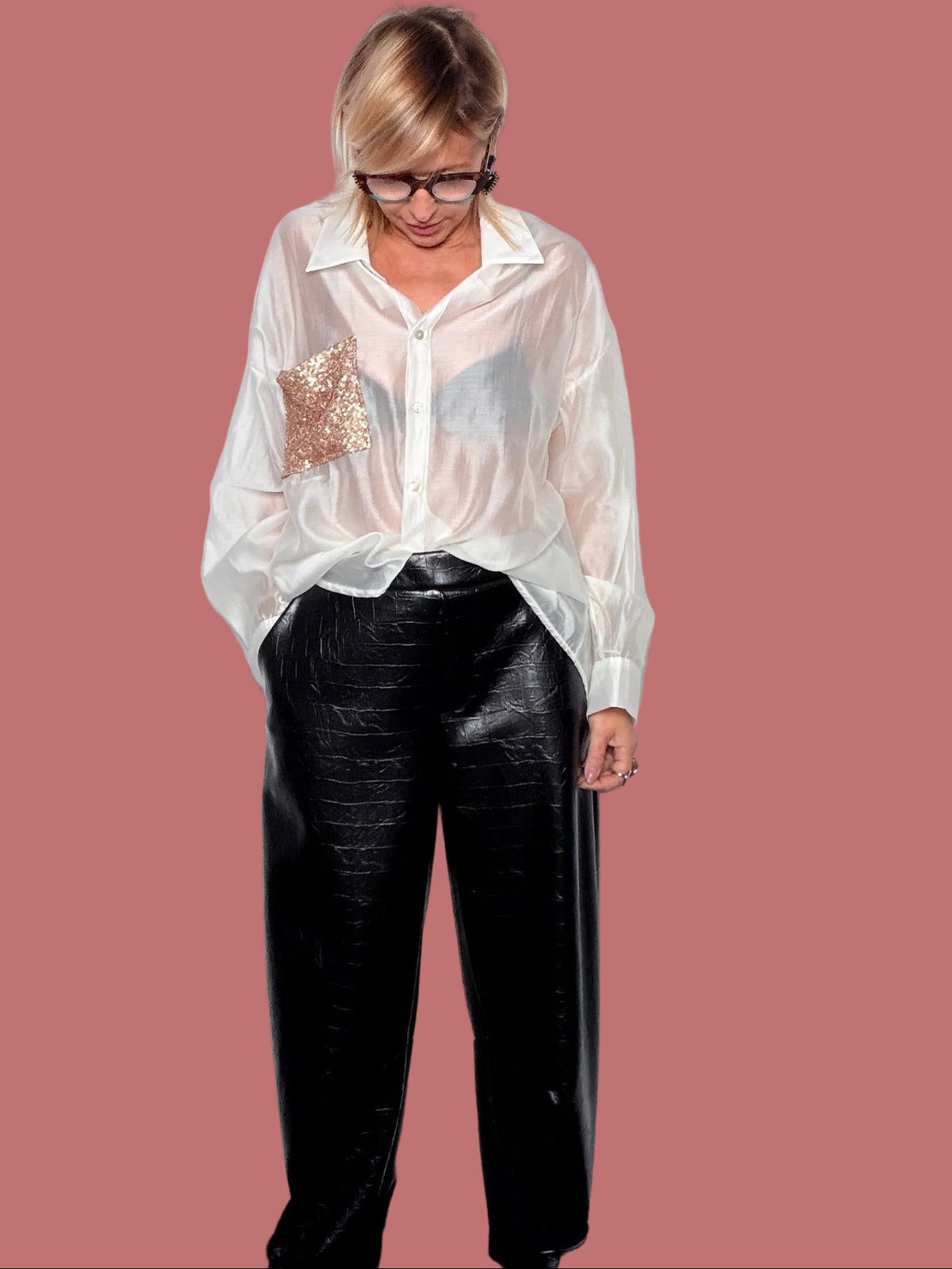 Pantalone a ovetto in ecopelle nera effetto cocco