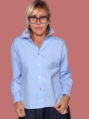 Camicia azzurra con retro foulard fantasia