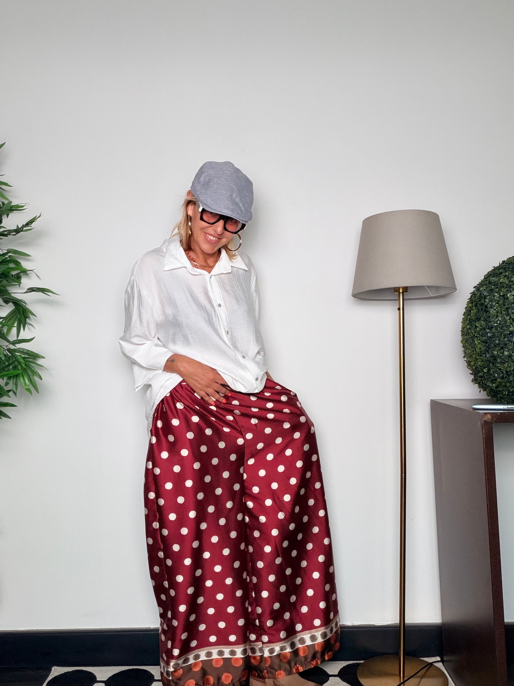 Pantaloni Palazzo a Pois in Raso – Cammello e Bordeaux