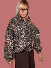 Bomber animalier con zip e maniche a palloncino
