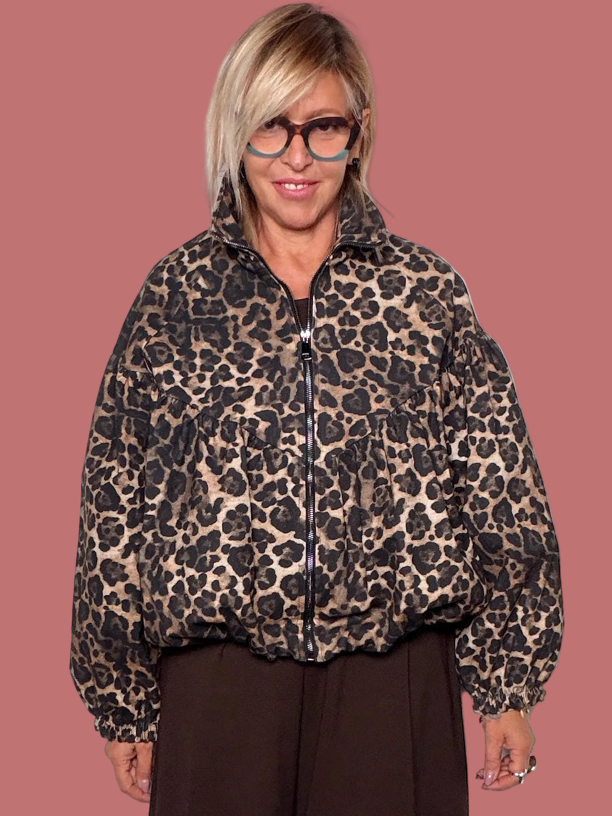 Bomber animalier con zip e maniche a palloncino
