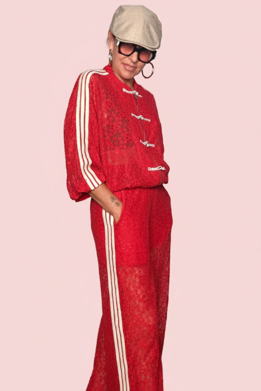 Pantalone Palazzo in Pizzo Floreale con Bande Sportive – Rosso e Blu Navy (Copia)
