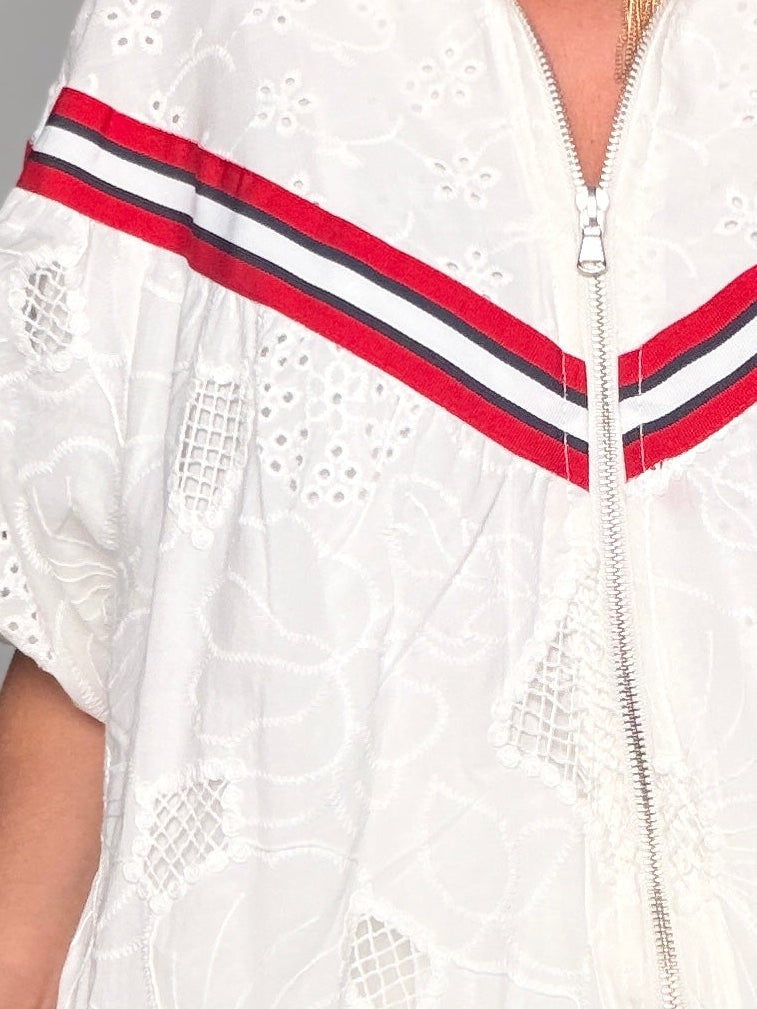 Bomber in Sangallo Ricamato con Bande Sportive – Bianco e Blu Navy