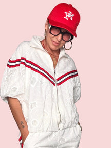 Bomber in Sangallo Ricamato con Bande Sportive – Bianco e Blu Navy
