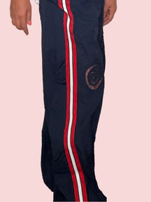 Pantalone in Sangallo Ricamato con Banda Sportiva – Bianco e Blu Navy