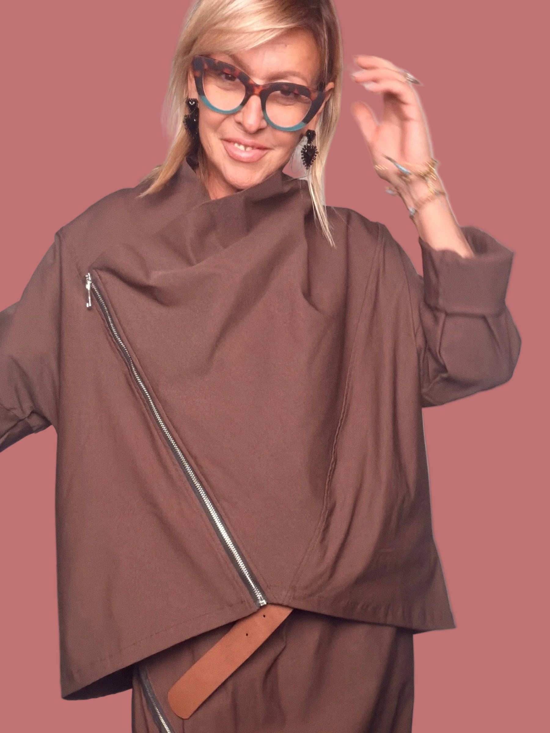 Giacca over elasticizzata con zip asimmetrica