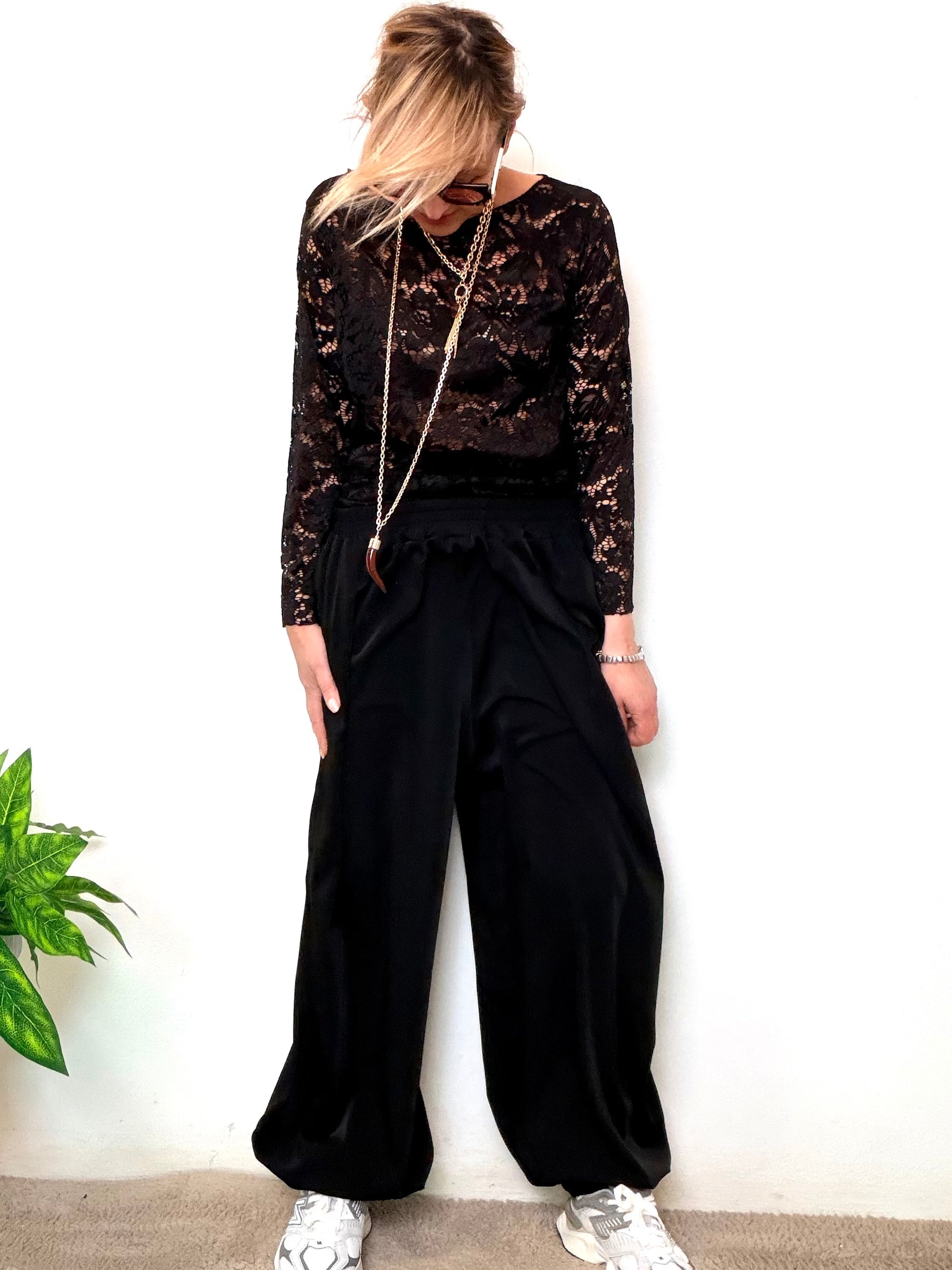 Pantalone over modello odalisca