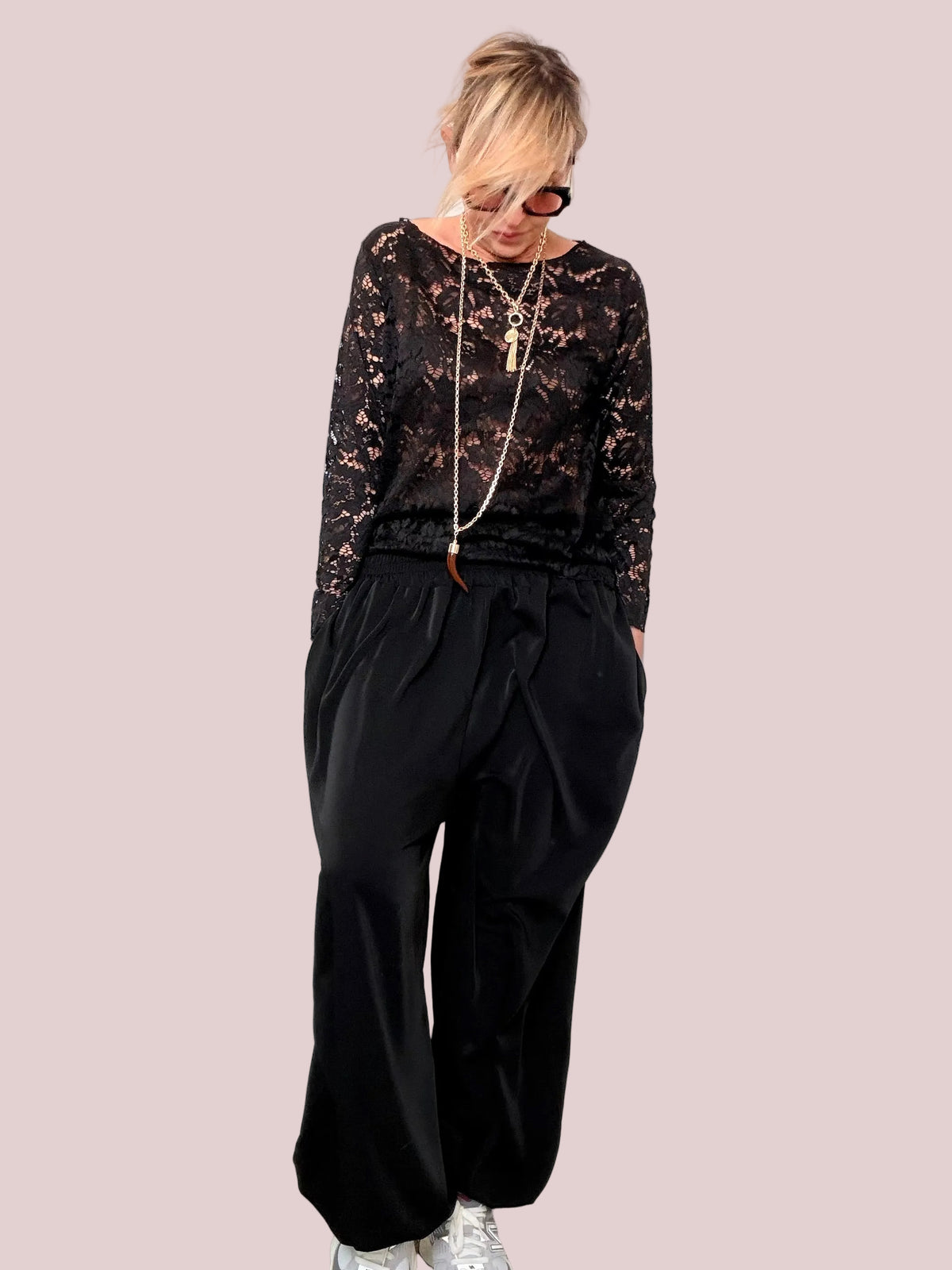 Pantalone over modello odalisca