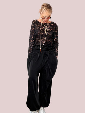 Pantalone over modello odalisca