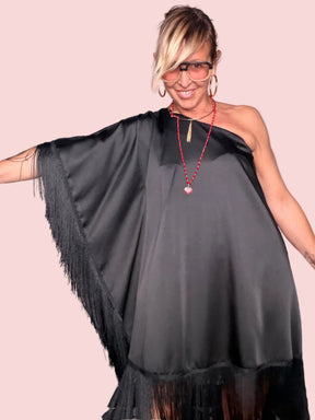Abito Monospalla in Raso Nero con Frange – Glamour Anni '20 (Copia)