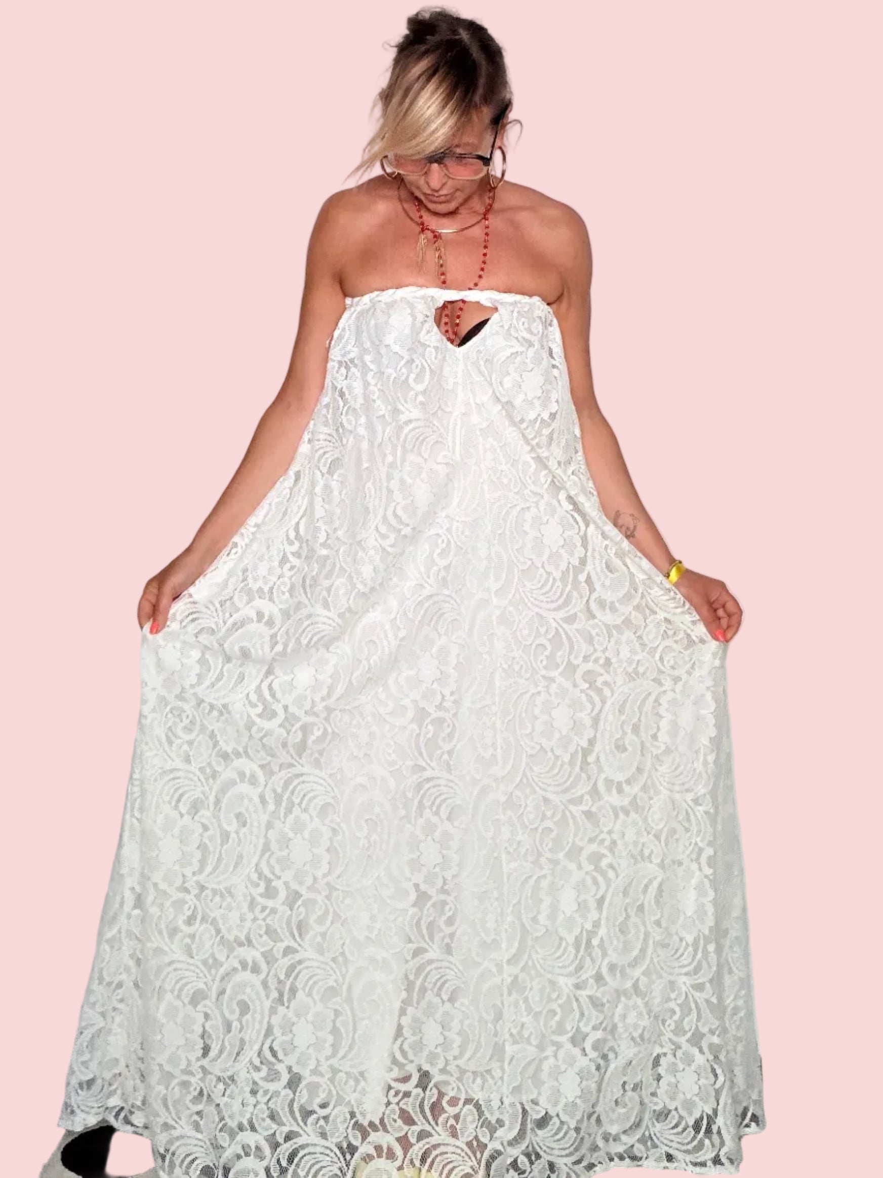 Abito Maxi Bustier in Pizzo Bianco con Cut-Out a Cuore