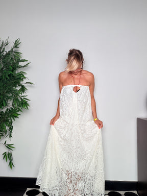 Abito Maxi Bustier in Pizzo Bianco con Cut-Out a Cuore