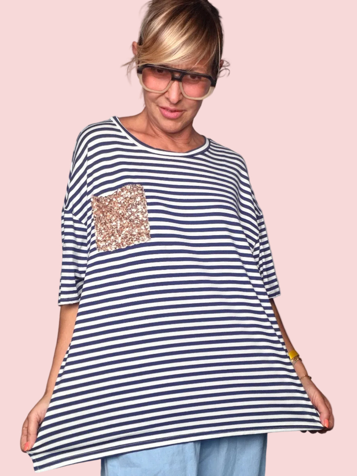 T-shirt Oversize a Righe con Tasca Glitter