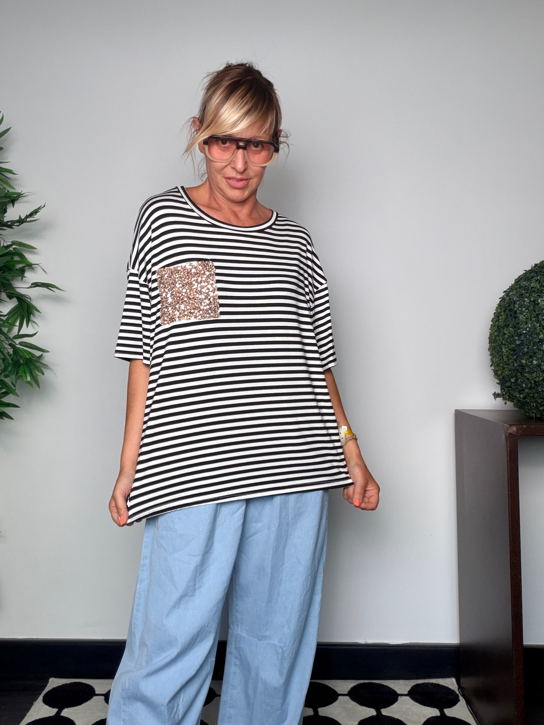 T-shirt Oversize a Righe con Tasca Glitter