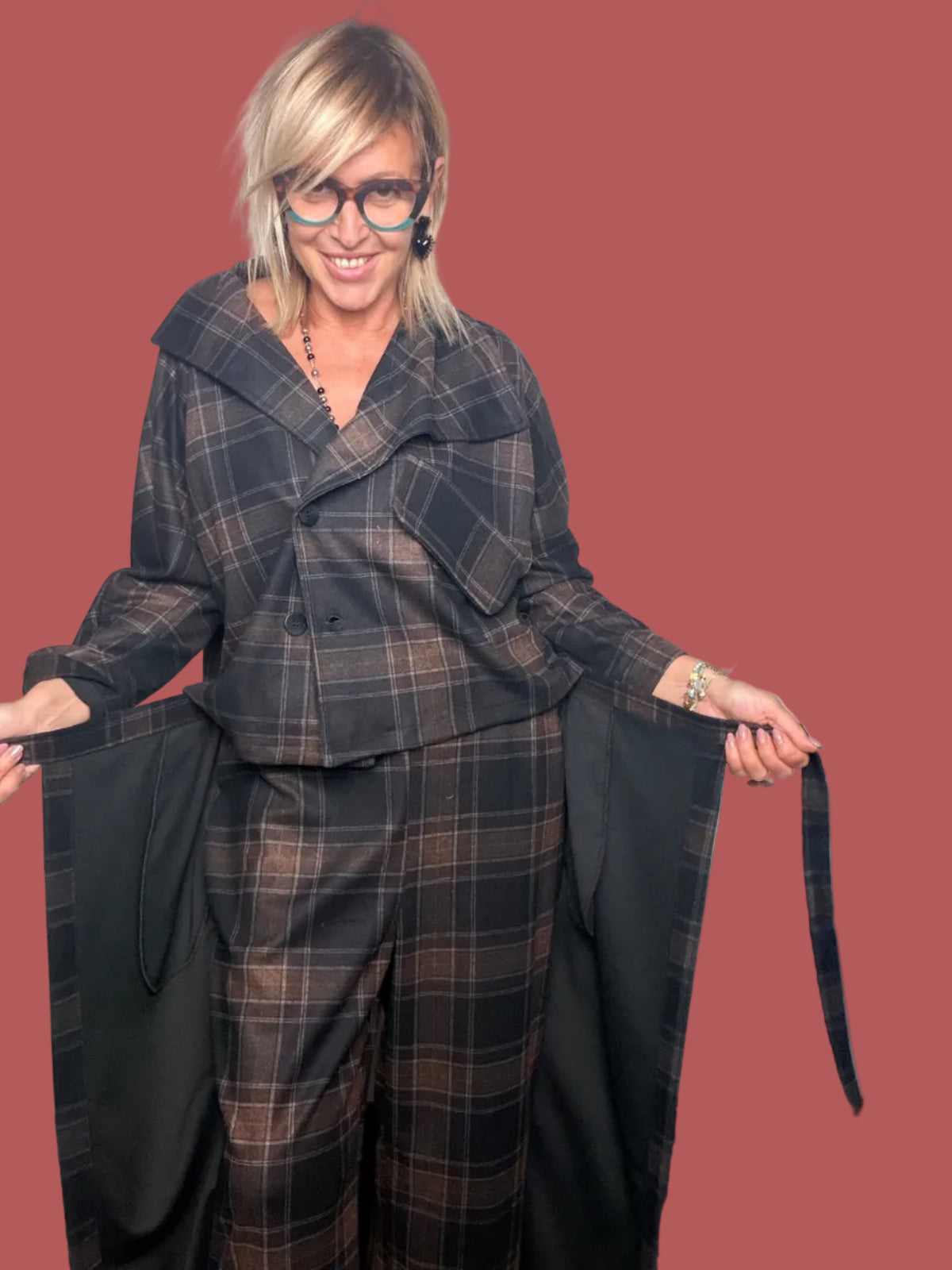 Pantalone ampio a quadri con pannelli da annodare
