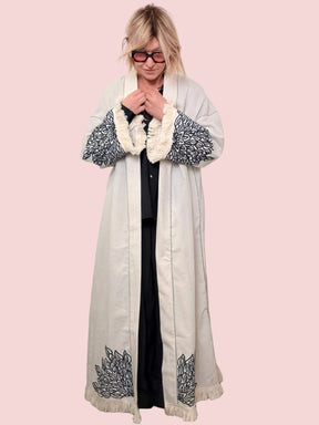 Kimono Lungo Panna con Ricami Floreali