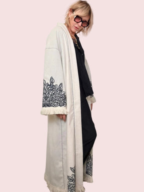 Kimono Lungo Panna con Ricami Floreali