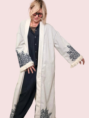 Kimono Lungo Panna con Ricami Floreali