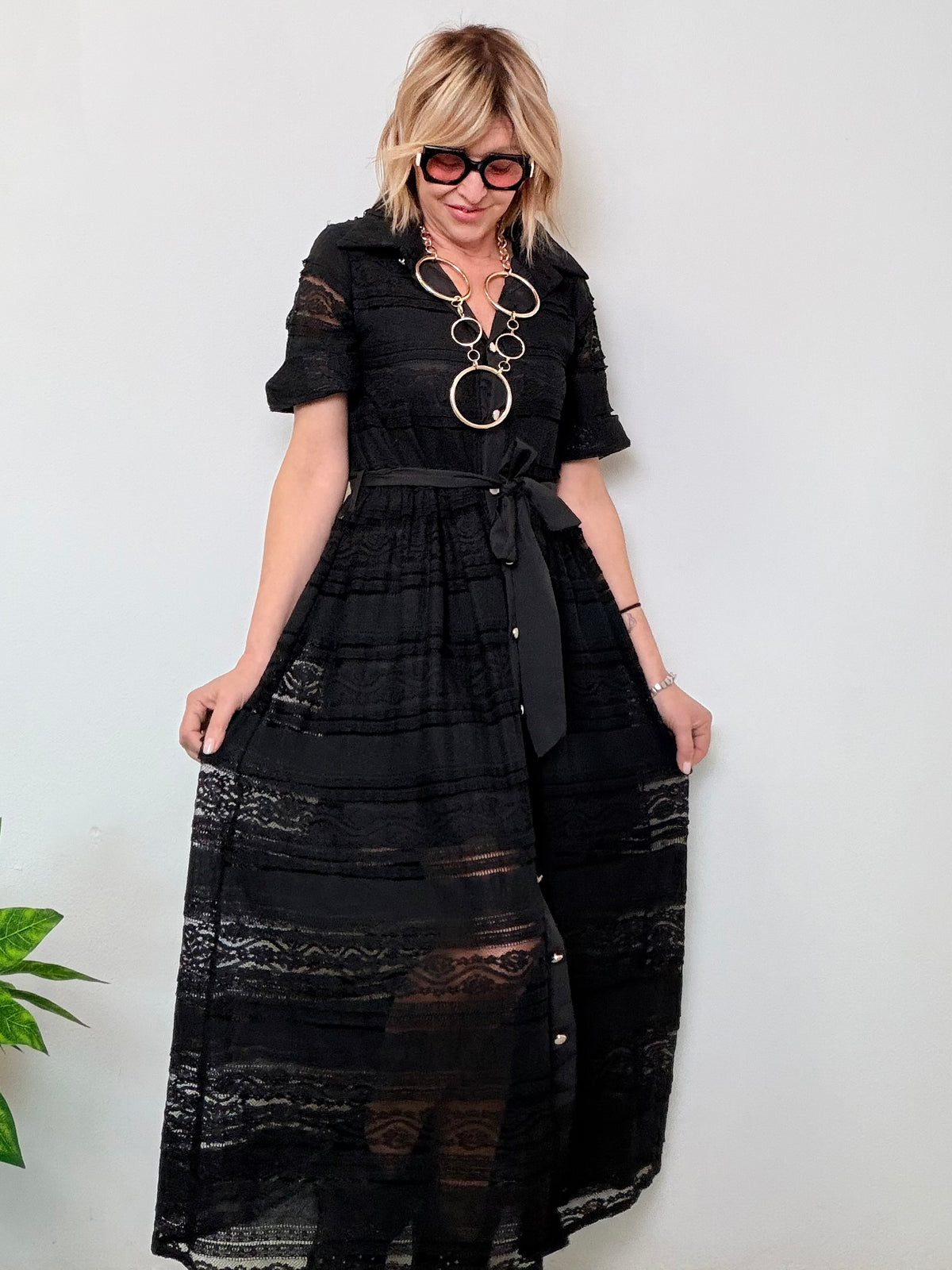 Abito Lungo Nero con Inserti in Pizzo