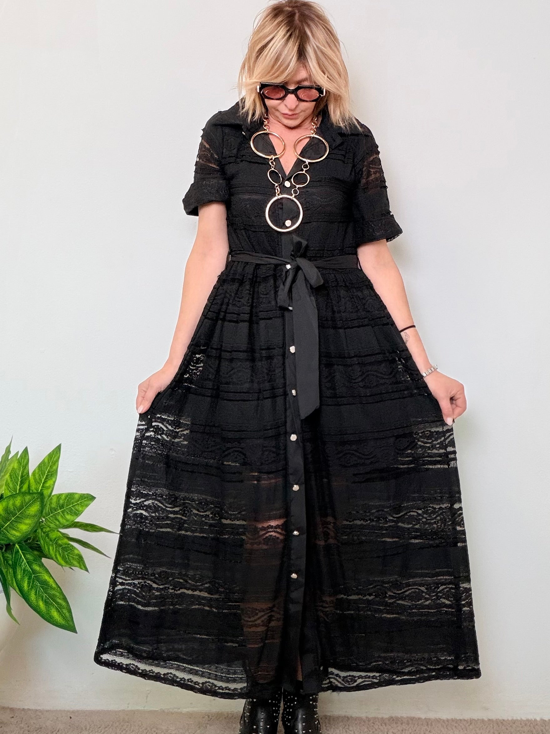 Abito Lungo Nero con Inserti in Pizzo