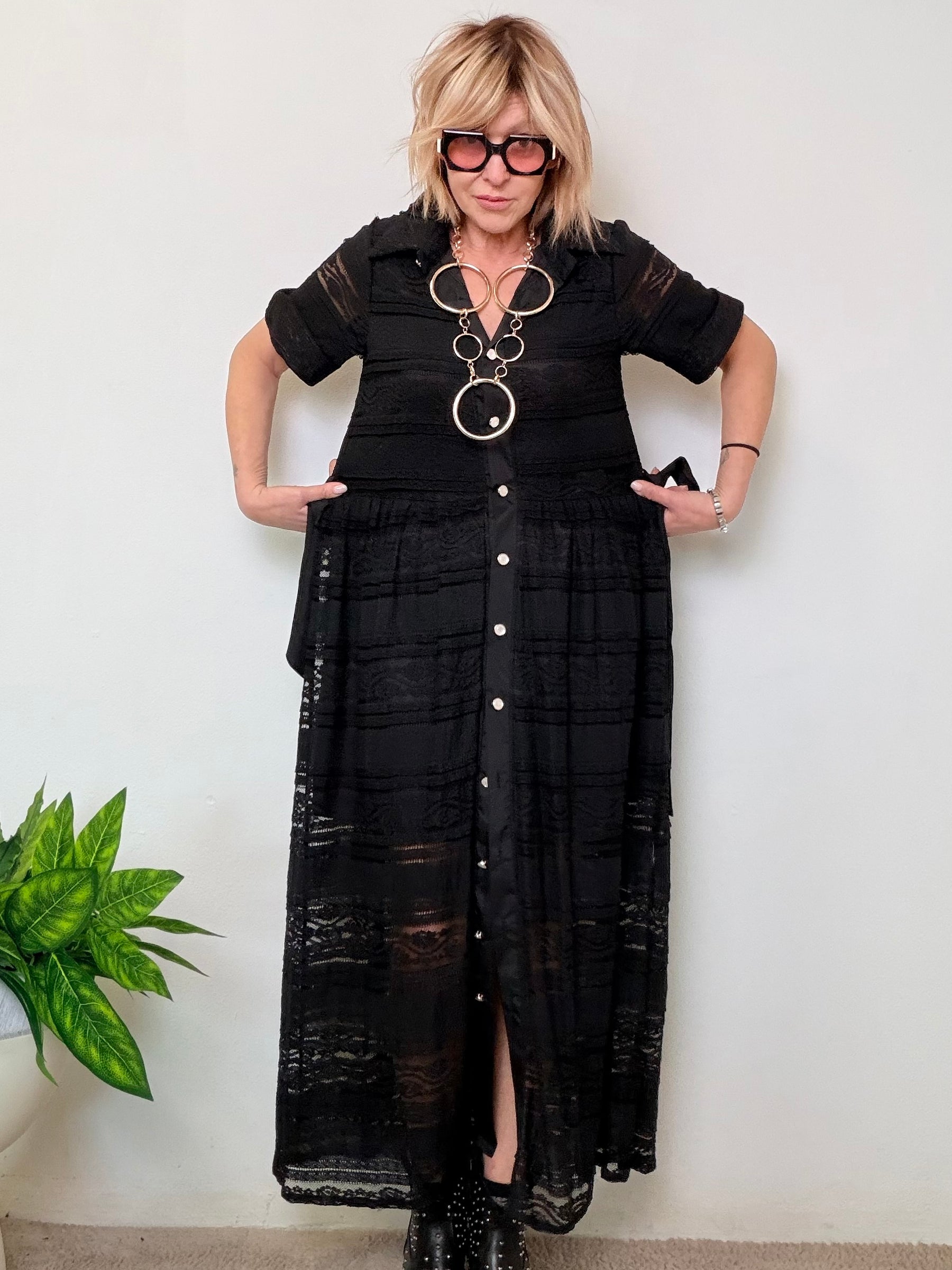 Abito Lungo Nero con Inserti in Pizzo