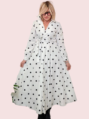 Abito Lungo Bianco a Pois Neri con Cintura