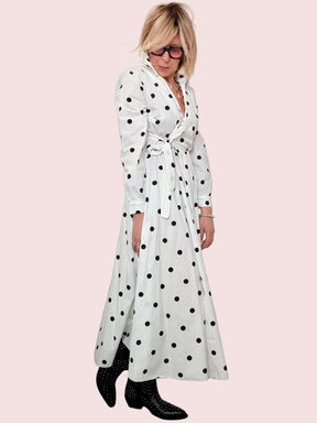 Abito Lungo Bianco a Pois Neri con Cintura