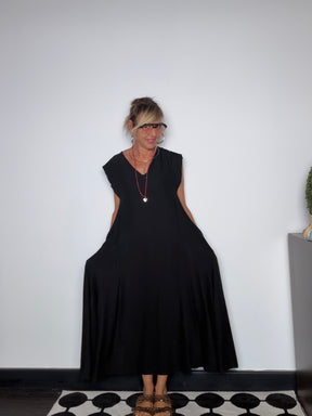 Abito Maxi con Scollo a V e Spalle Strutturate