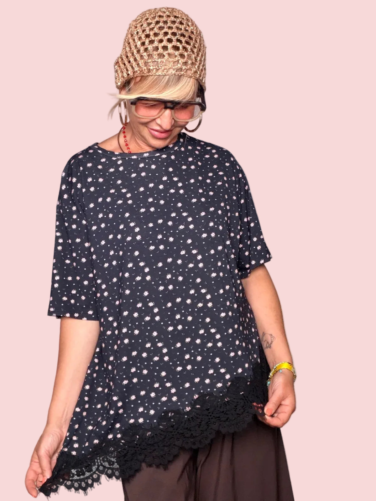 T-shirt Oversize a Margherite con Bordo in Pizzo