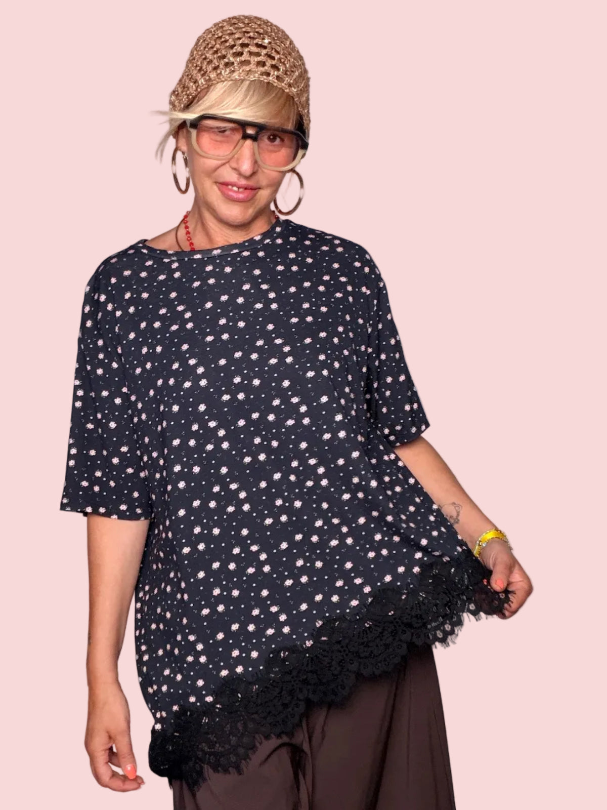T-shirt Oversize a Margherite con Bordo in Pizzo