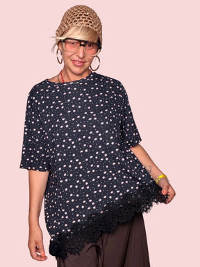 T-shirt Oversize a Margherite con Bordo in Pizzo