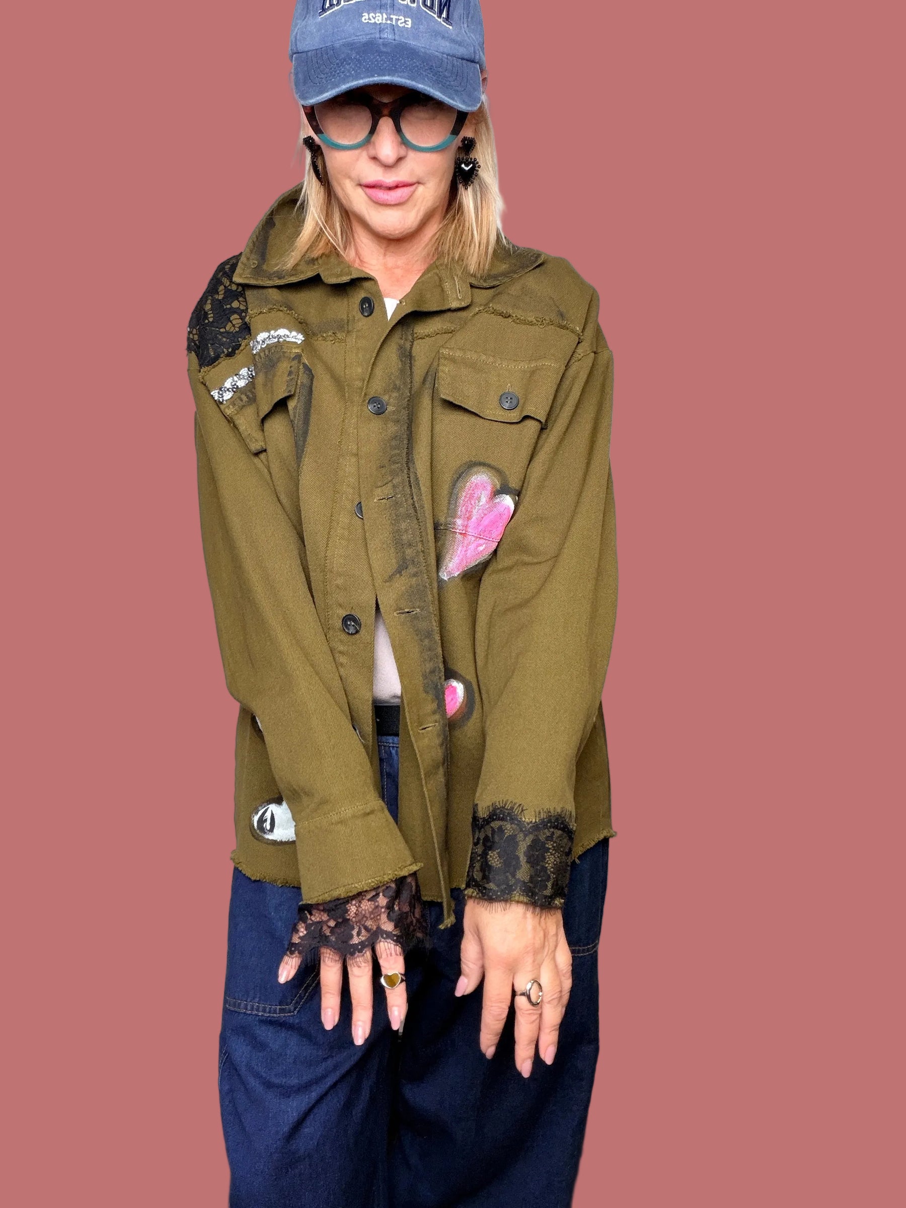 Giacca stile vintage verde militare con Snoopy, cuori e pizzo