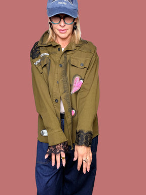 Giacca stile vintage verde militare con Snoopy, cuori e pizzo