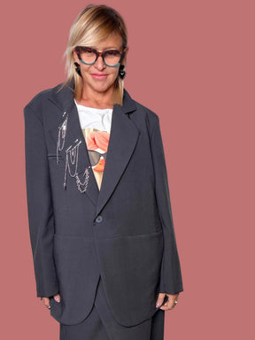Giacca blazer oversize con spille decorative