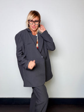 Giacca blazer oversize con spille decorative