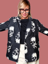 Giacca blazer gessata con stampa teschi