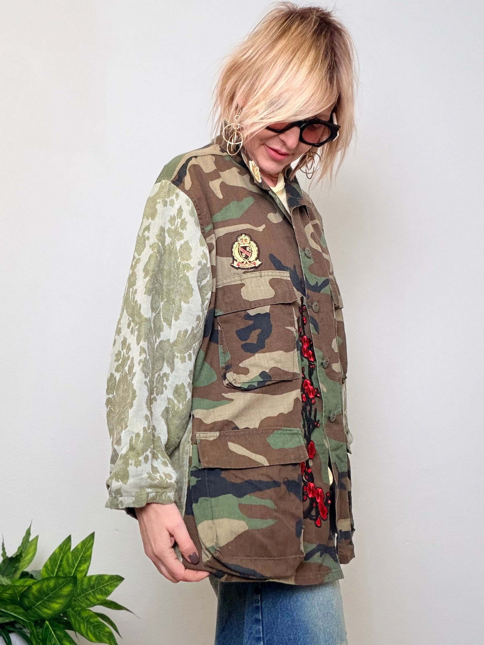 Giacca Militare Vintage con Maniche fantasia  e Ricamo Floreale