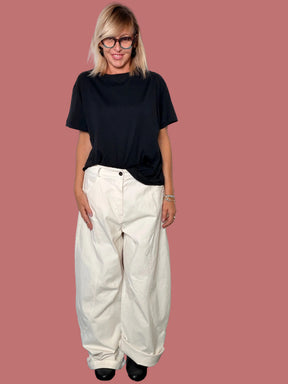 Pantalone balloon avorio con tasche e cuciture sagomate