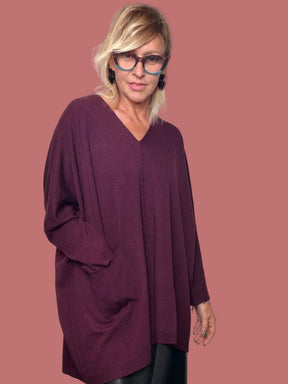 Maglia oversize in viscosa con scollo a V e tasca laterale