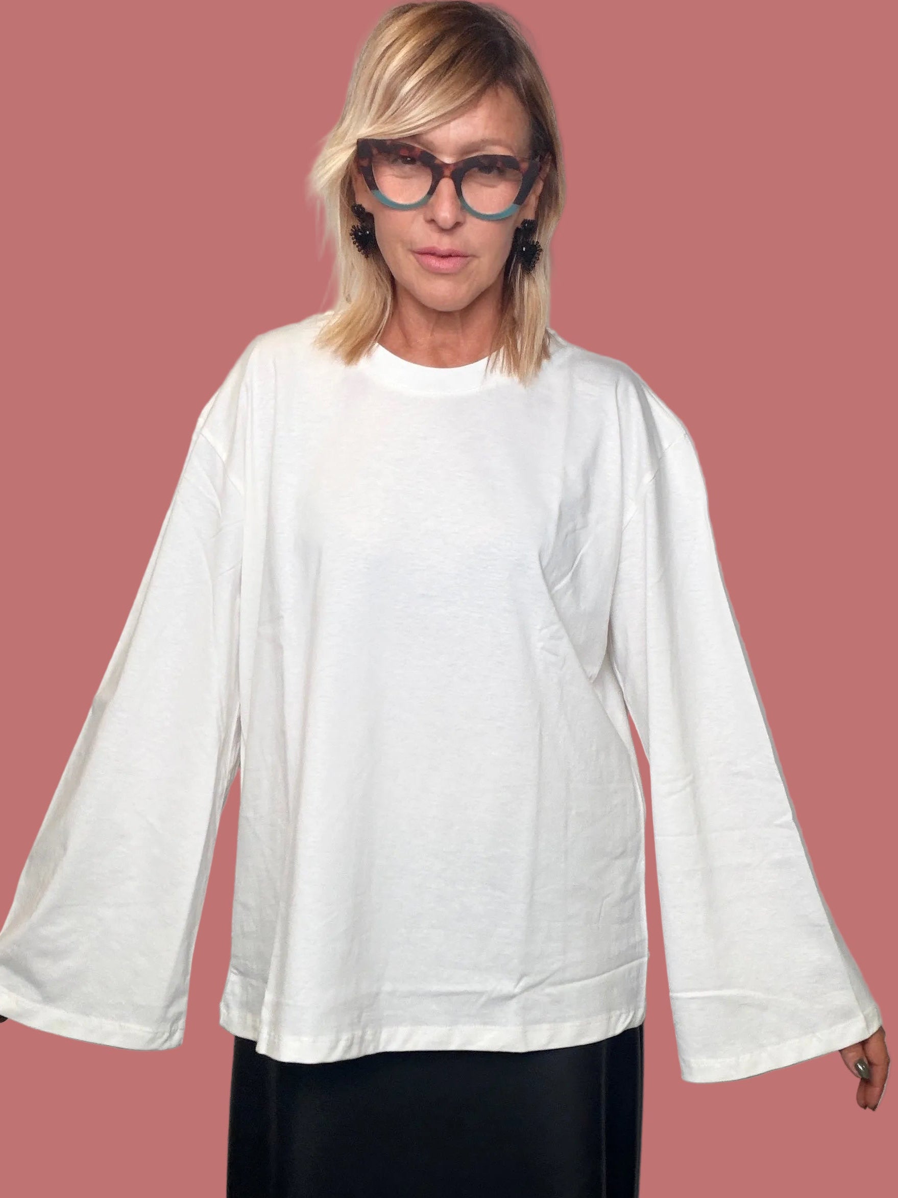 T-shirt oversize con maniche a campana e taschina
