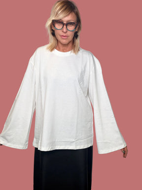 T-shirt oversize con maniche a campana e taschina