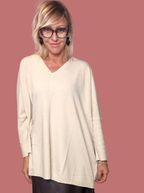Maglia oversize in viscosa con scollo a V e tasca laterale