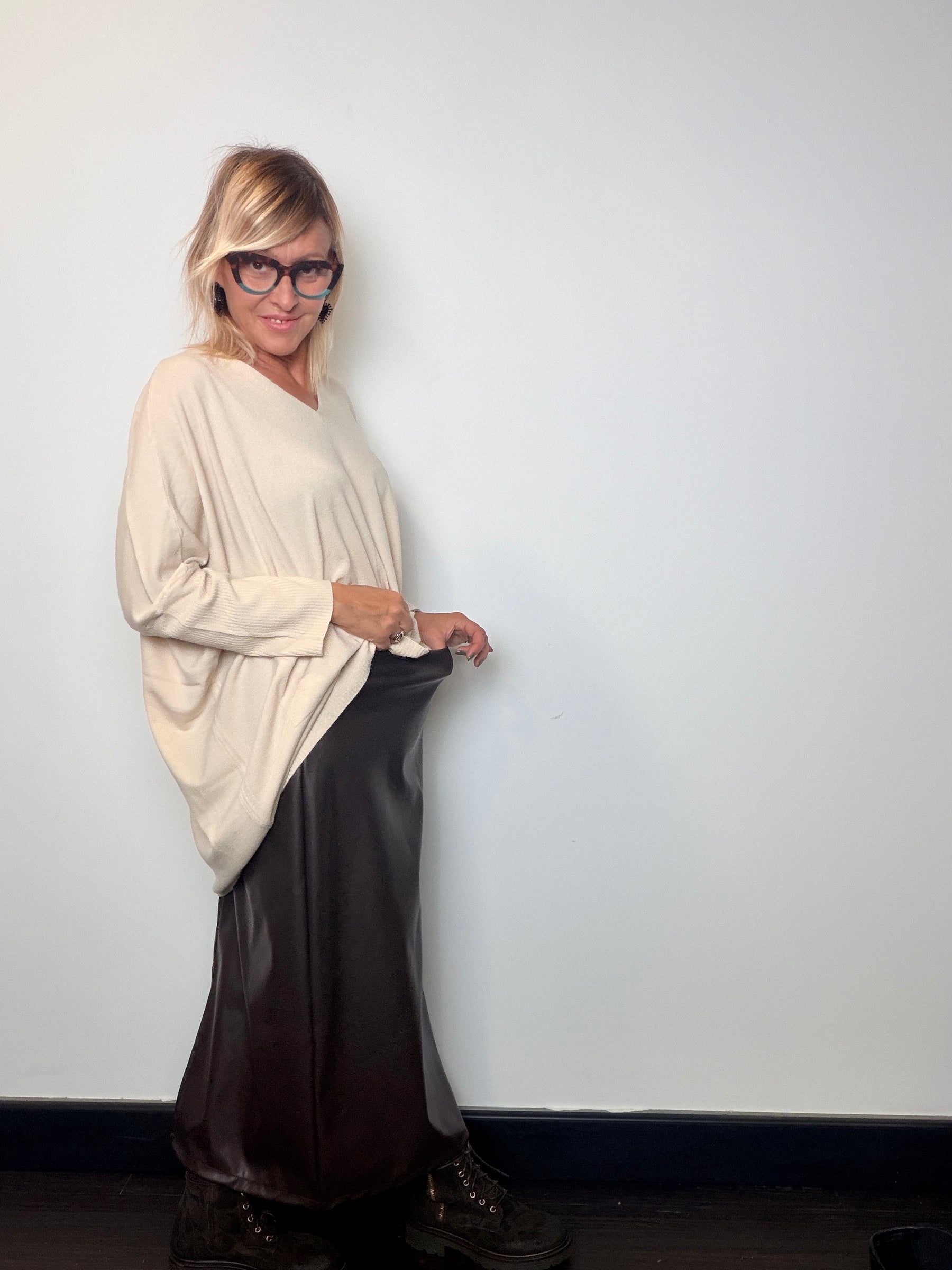 Gonna lunga in ecopelle elasticizzata con spacco