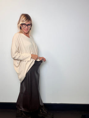 Gonna lunga in ecopelle elasticizzata con spacco